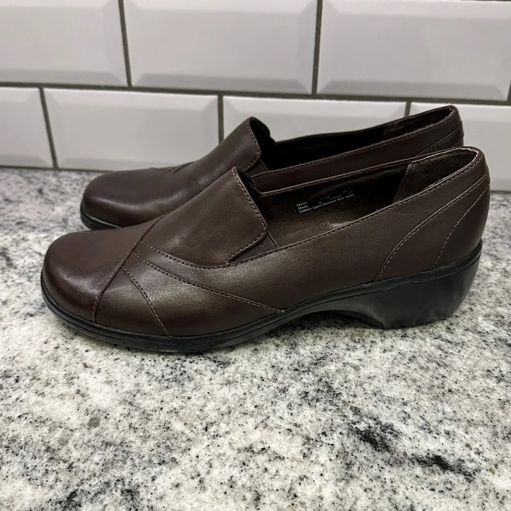 Clarks Womens 9.5M Loafers Brown Leather Wedge‎ Slip On Career Dark Academia